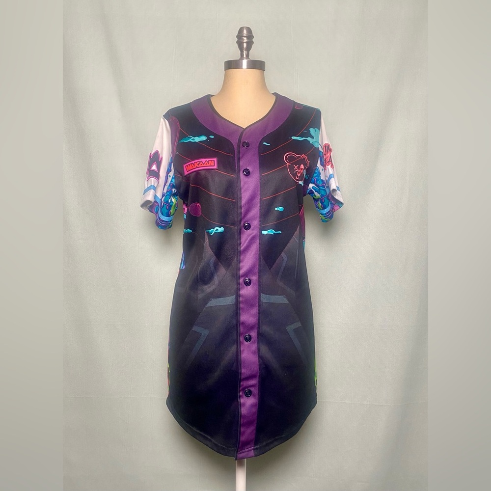 Wakaan Colorful Button-Up Jersey